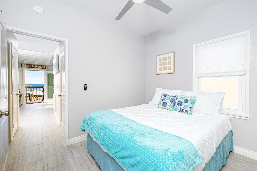 Stunning Ocean Views - Recently Renovated & Warm Sunsets